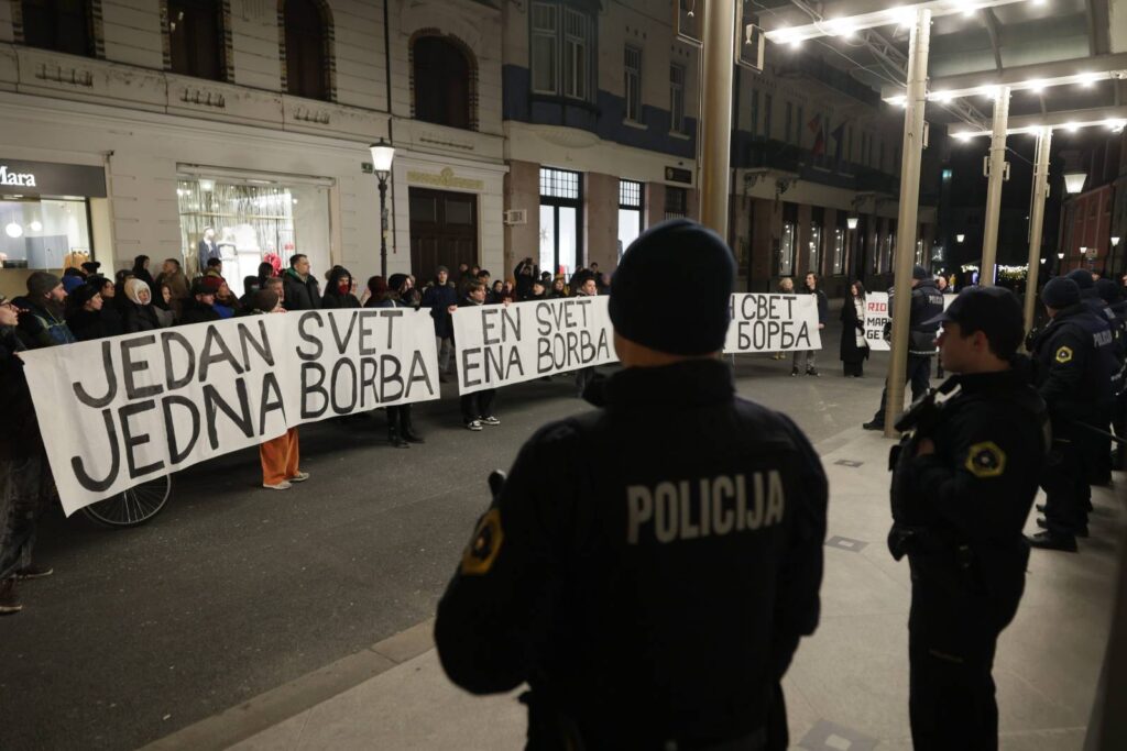 Protest proti ekstraktivistični propagandi in proti izkopavanju litija korporacije Rio Tinto v Srbiji